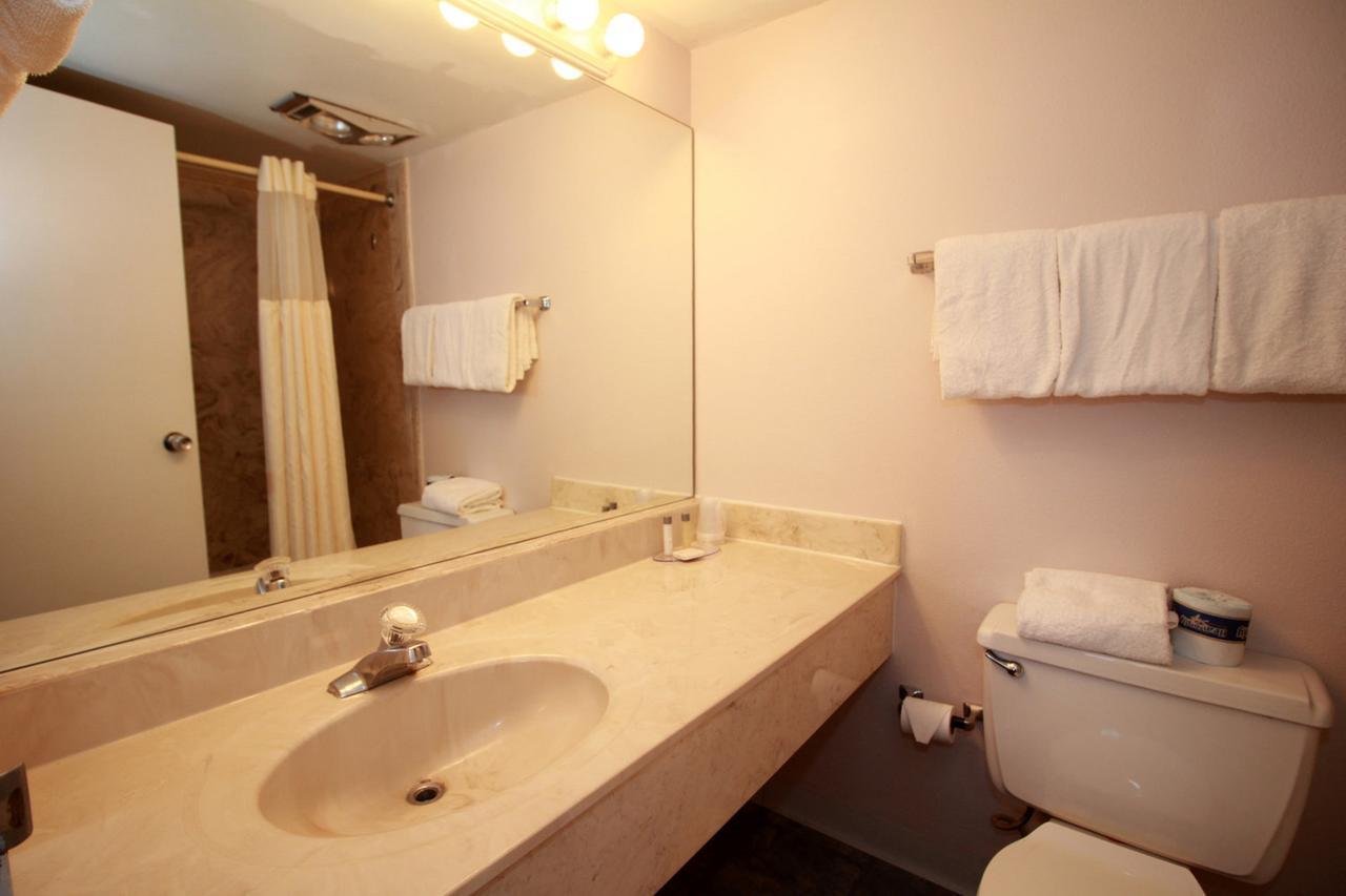 Gulfview, 2 Double Beds, Kitchenette, In-Room Safe & Balcony