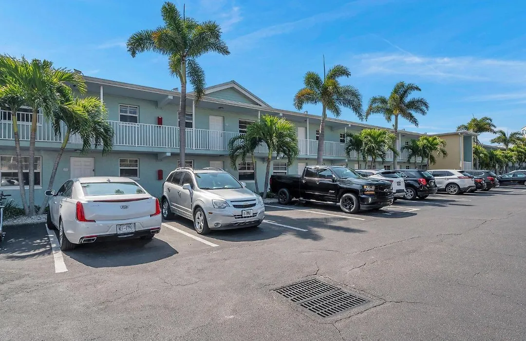 2 Bed-1 Bath With Sunroom, Private Pool And Beach Access!-1