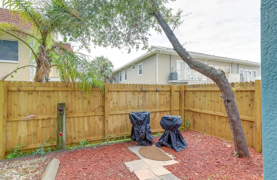Walk To Indian Rocks Beach - Vibrant Condo-1
