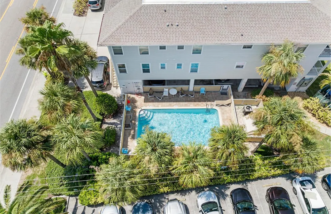 Seaside Serenity: Your Perfect Condo Escape!-1