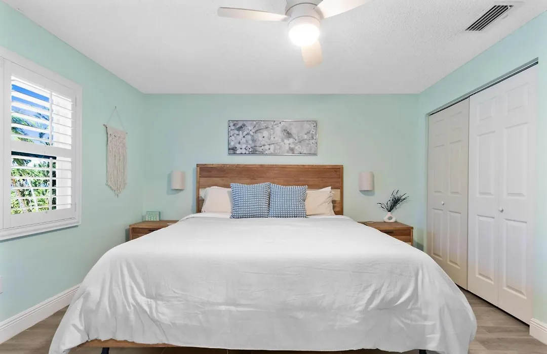 Spanish Villa Suite 54 - Indian Rocks Beach Condo Across The Street To Beach Access, Newly Remodeled & Walkable To Restaurants!-1
