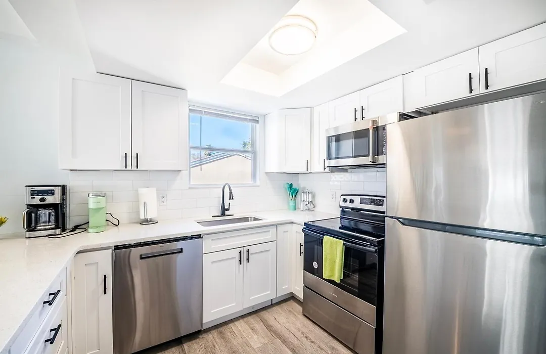 2Br 2Ba Retreat B 3Min To Beach!-1