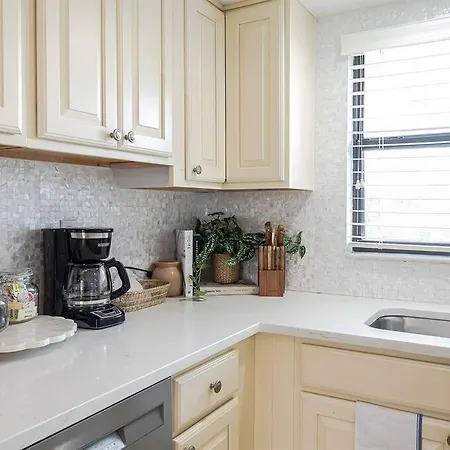 Coastal Condo Amazing Location! 50 Steps To The Beach-2