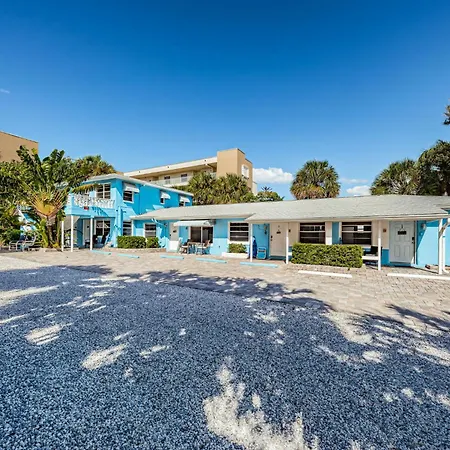 Blue Water Beachside Villa 6-3