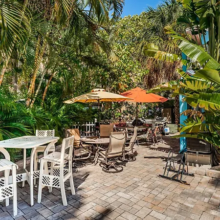 Blue Water Beachside Villa 6-2