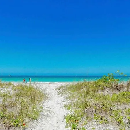 Blue Water Beachside Villa 4-3