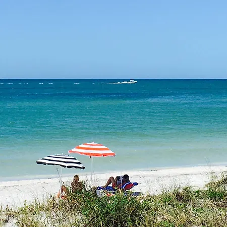 Blue Water Beachside Villa 4-2