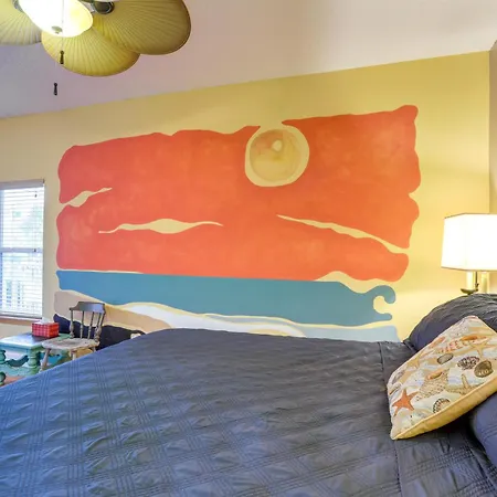 Walk To Indian Rocks Beach - Vibrant Condo-3