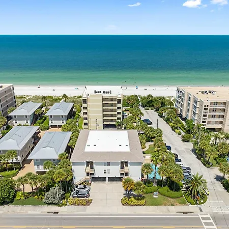 Seaside Serenity: Your Perfect Condo Escape!-3