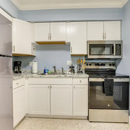 Walk To Beaches & Gulf: Indian Rocks Beach Duplex!-3