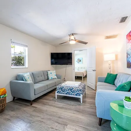2Bd 2Ba Sunview 1 2Mins To Beachpool!-2