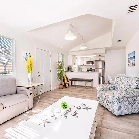 2Br 2Ba Retreat B 3Min To Beach!-3
