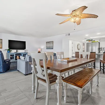 Escape To Beach Oasis! Family Friendly, Updated Beachside Condo With Heated Pool!-2