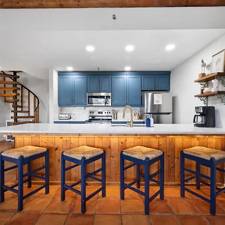 Newly Renovated, Water Views, 2 Bd Condo-2