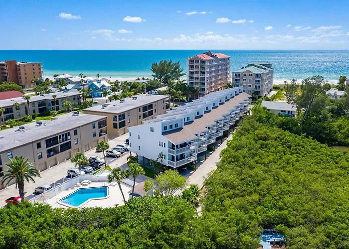 Heated Pool, Steps To Beach Indian Shores Condo! Clearwater Beach