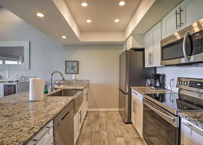 Heated Pool, Steps To Beach Indian Shores Condo! Clearwater Beach