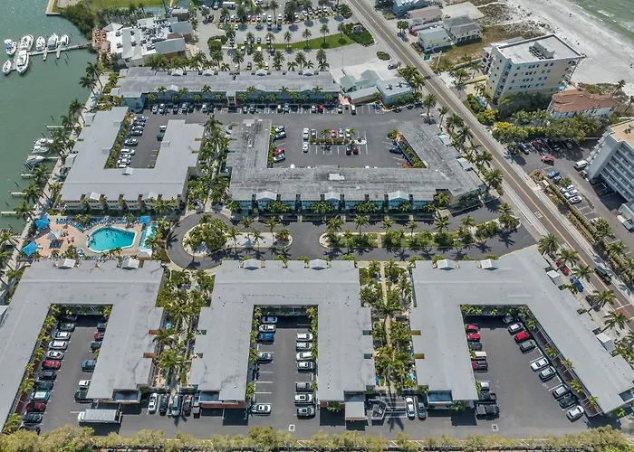 2 Bed-1 Bath With Sunroom, Private Pool And Beach Access! Clearwater Beach