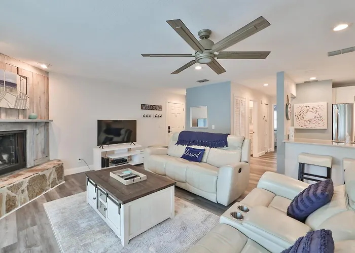100 Steps To Beautiful Indian Rocks Beach, Oceanside, 2 Bedroom Updated Condo Clearwater Beach