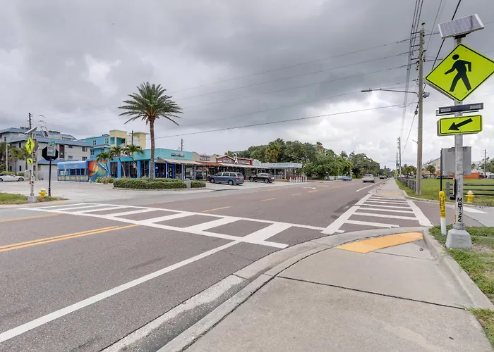 Walk To Indian Rocks Beach - Vibrant Condo Clearwater Beach
