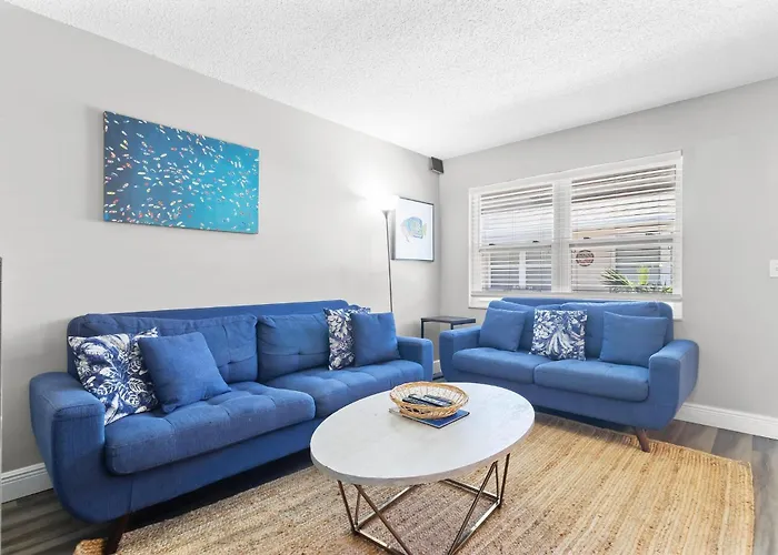 Spanish Villa Suite 52 - Damage Free & Across The Street From White Sand Beaches Of Indian Rocks Beach! Clearwater Beach