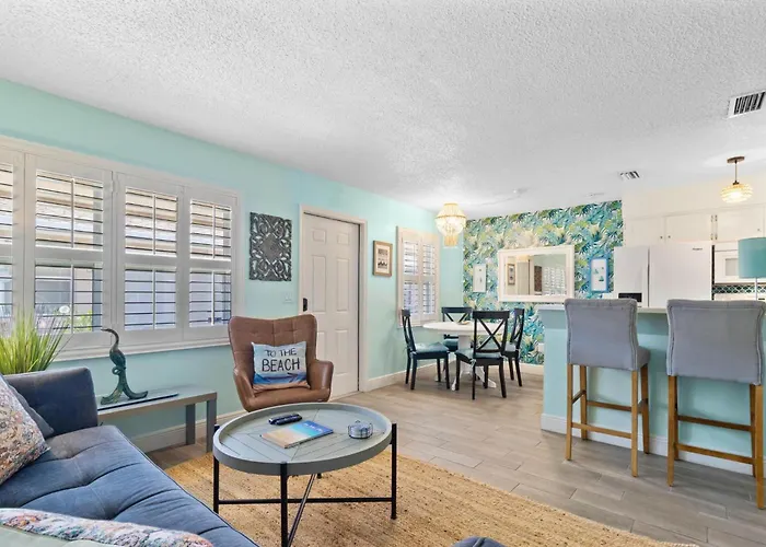 Spanish Villa Suite 54 - Indian Rocks Beach Condo Across The Street To Beach Access, Newly Remodeled & Walkable To Restaurants! Clearwater Beach