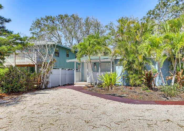 Walk To Beaches & Gulf: Indian Rocks Beach Duplex! Clearwater Beach