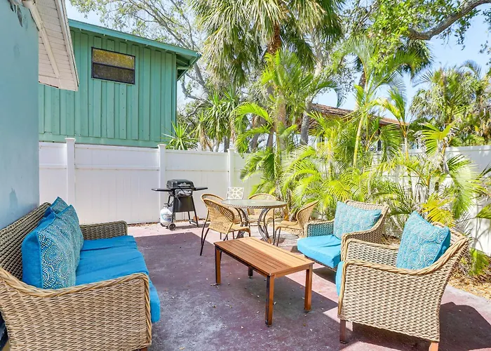Walk To Beaches & Gulf: Indian Rocks Beach Duplex! Clearwater Beach