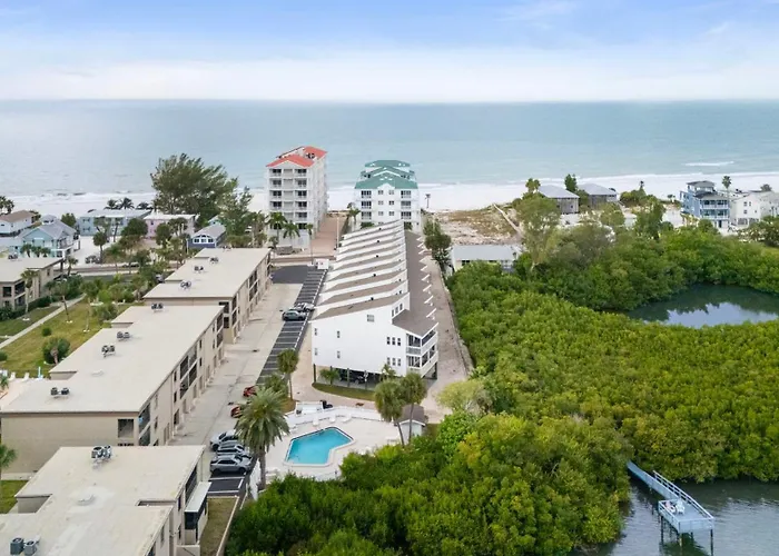 Newly Renovated, Water Views, 2 Bd Condo Clearwater Beach