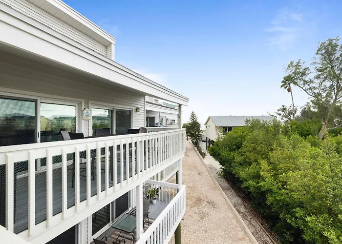 Newly Renovated, Water Views, 2 Bd Condo Clearwater Beach