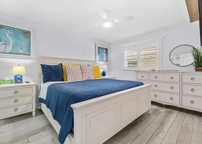 Escape To Beach Oasis! Family Friendly, Updated Beachside Condo With Heated Pool! Clearwater Beach