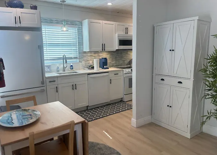 Seaside Retreat Cottages #4 Clearwater Beach